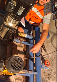 Tecnico en revision de bomba multicelular